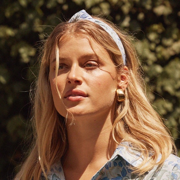 Summersalt Mini-Ruffle Ruched Swimsuit/Headband/Scrunchie/Bag Set - Picture 6 of 16